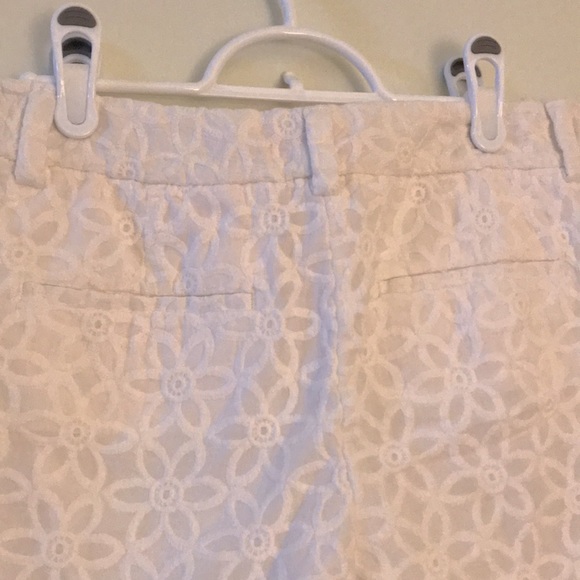 Joe Fresh short white size 2 - Picture 3 of 4